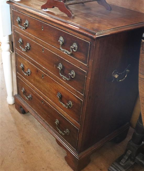 Small mahogany chest of drawers